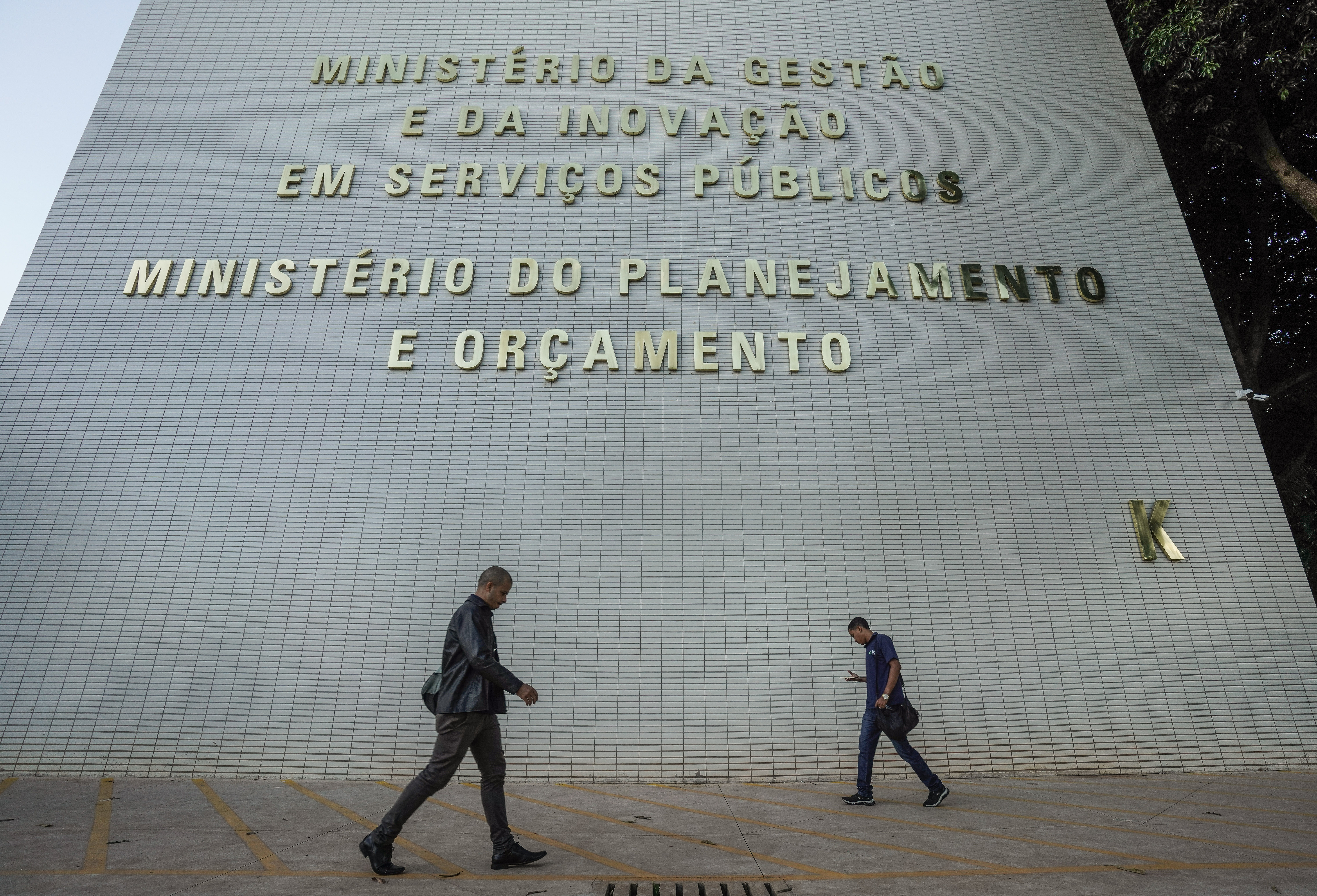 Governo pretende realocar R$ 20 bilhões no Orçamento de 2027