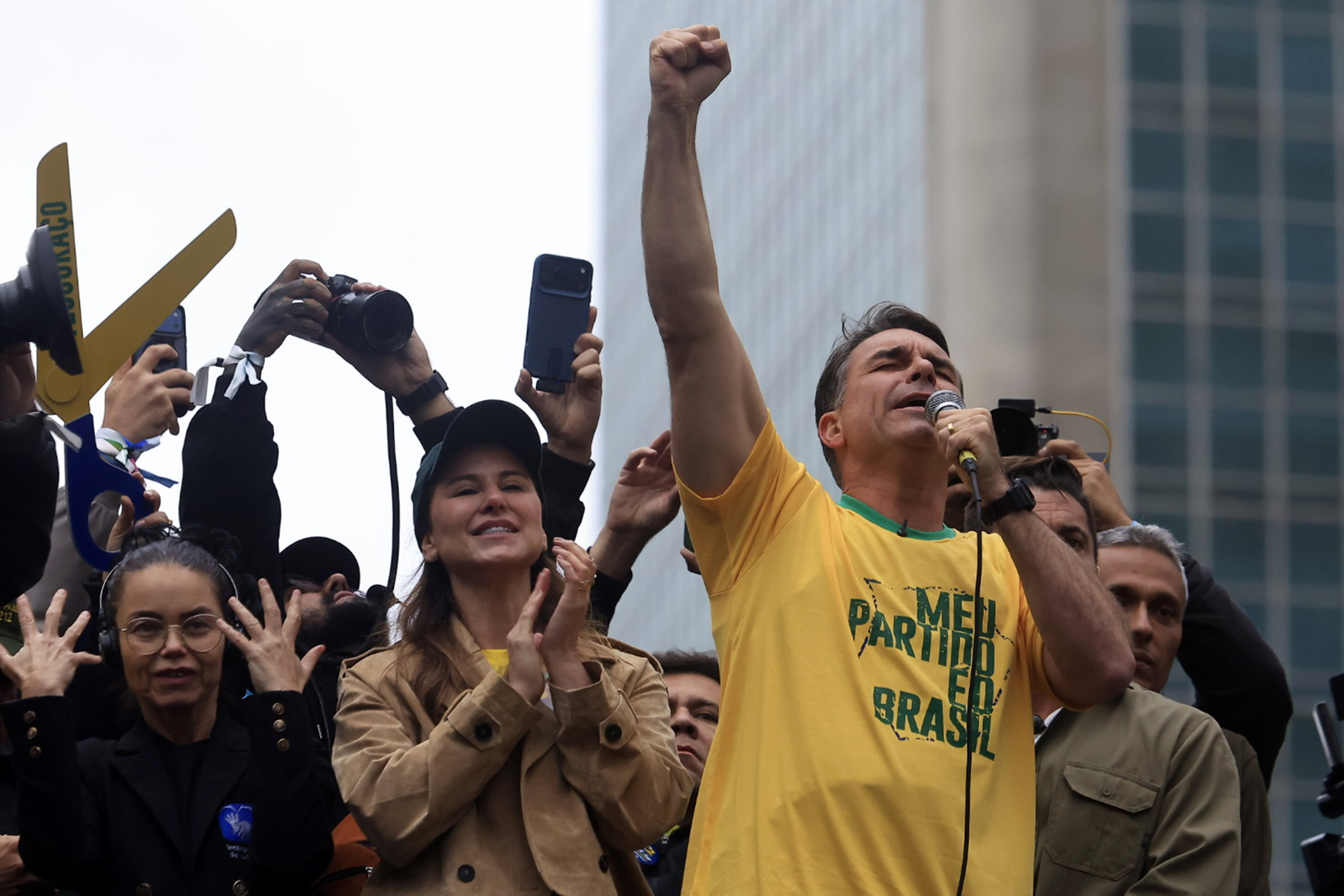 Aliado de Trump diz que Flávio Bolsonaro chegou aos EUA
