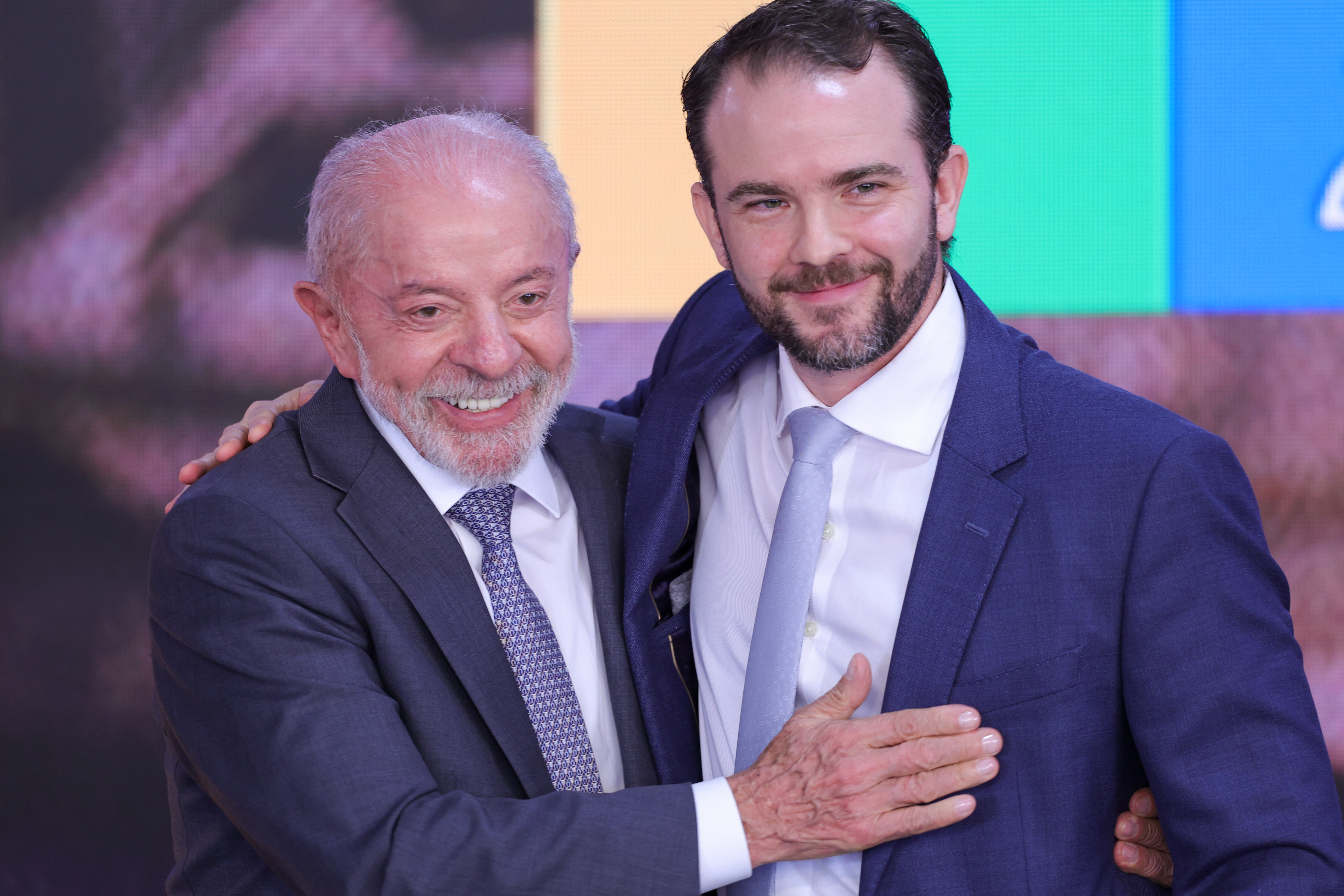Governo anuncia perdão de dívidas e pacote de estímulo para MEIs