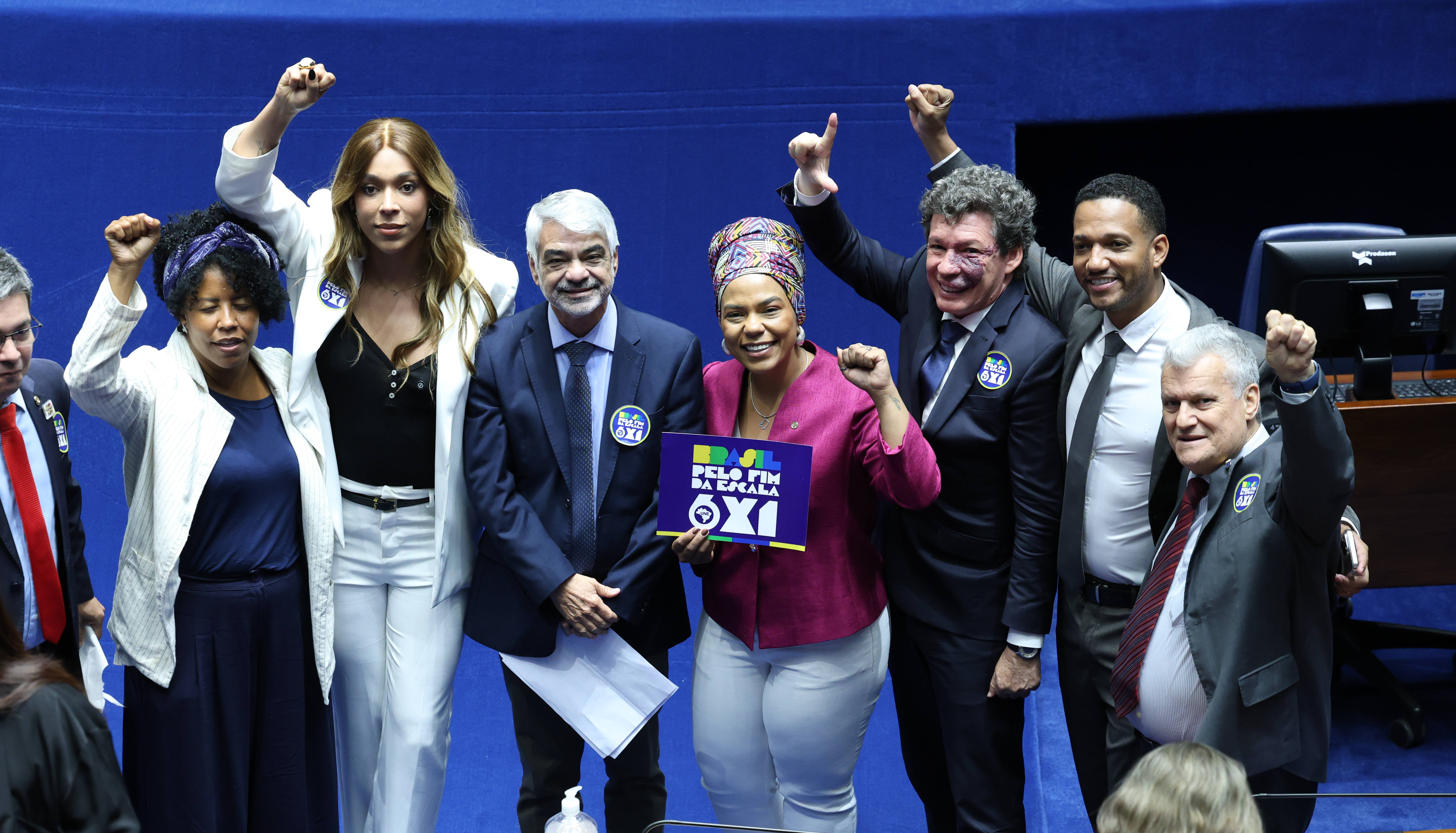 CUT elogia fim da “massacrante” 6x1; CNI quer revisar PEC aprovada