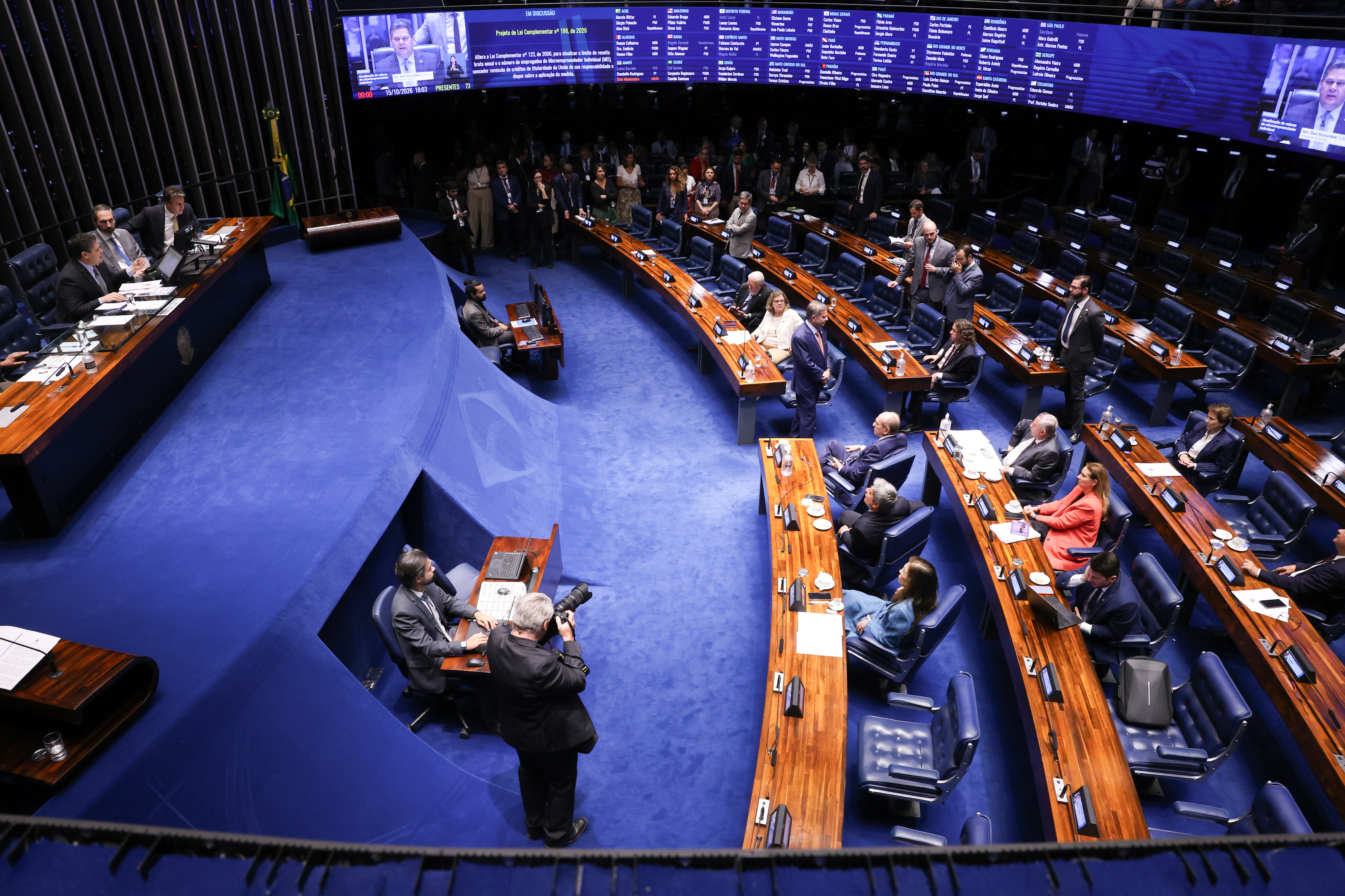 Senado aprova aumento de limite e perdão de dívida para MEIs