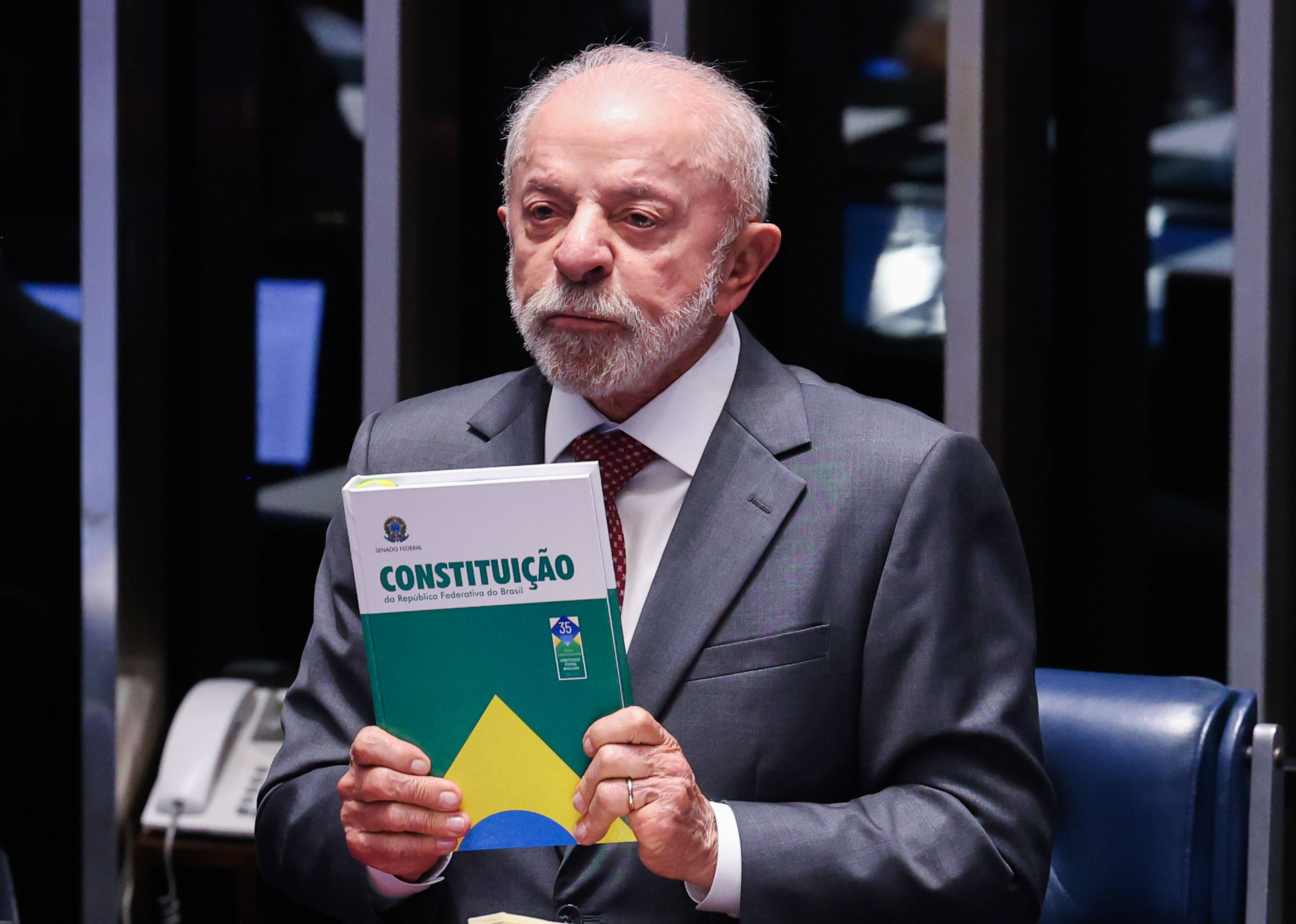 Lula faz campanha em MG e celebra fim da jornada 6x1