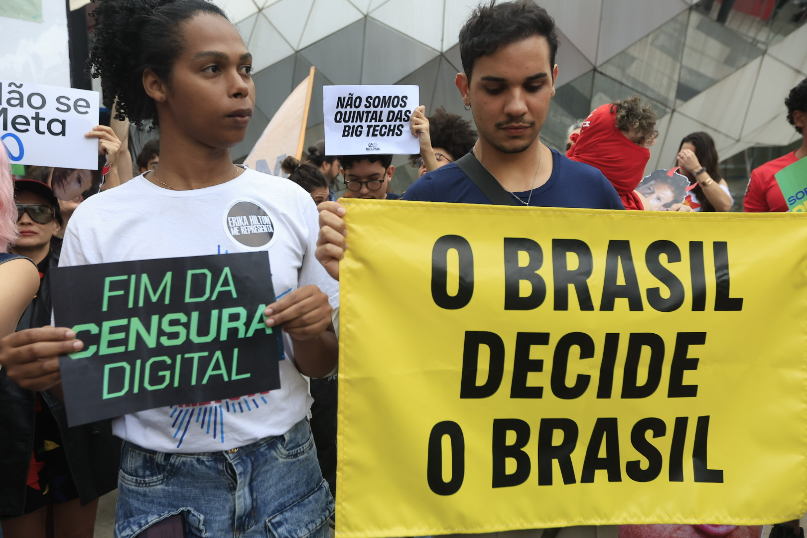 Sociedade civil manifesta preocupação ao TSE por censura nas redes