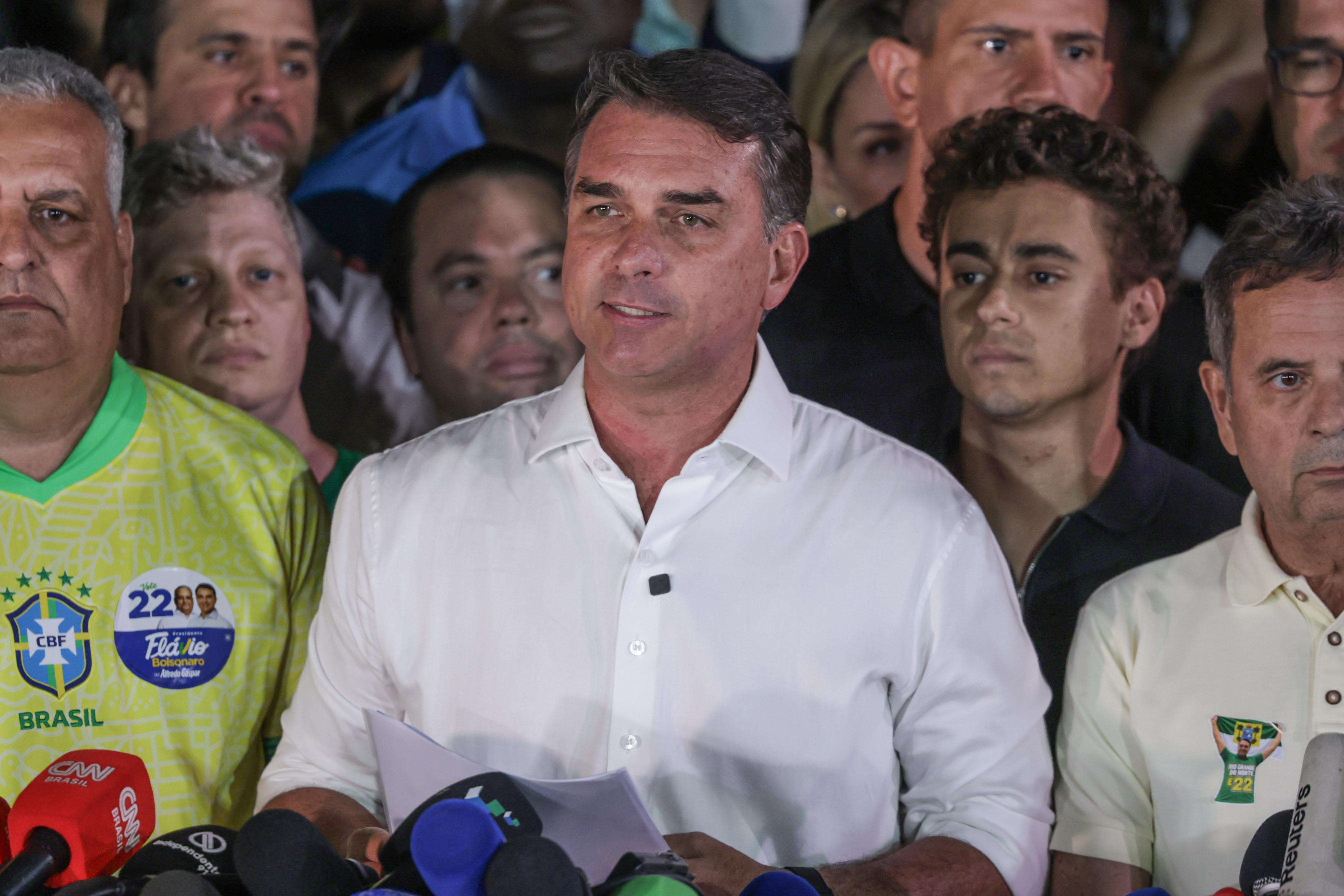 Polícia Federal cancela passaportes de Flávio Bolsonaro