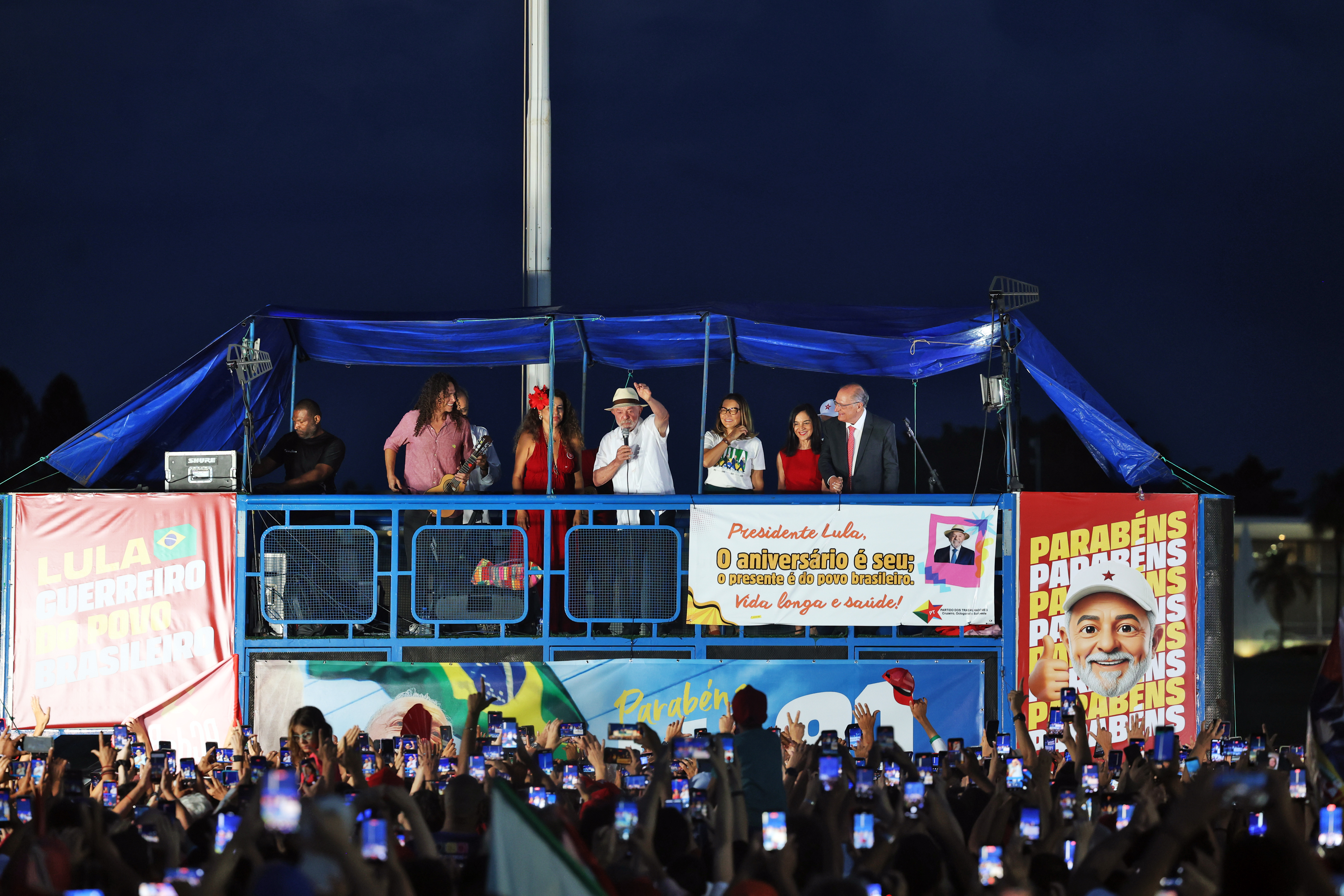 “Ato vergonhoso”, diz Lula sobre fuga de Flávio Bolsonaro