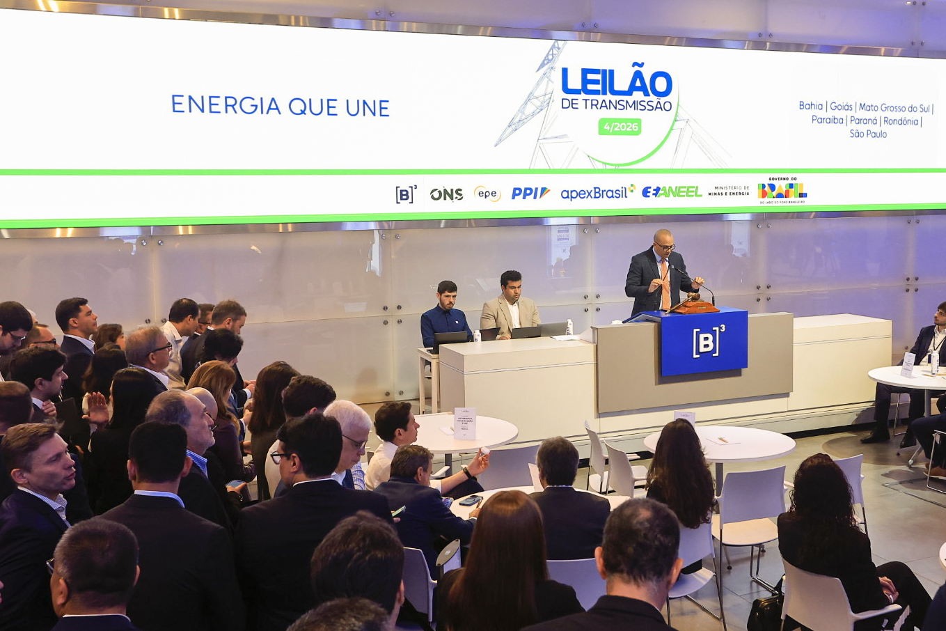Com muita disputa, Aneel leiloou oito lotes de transmissão de energia