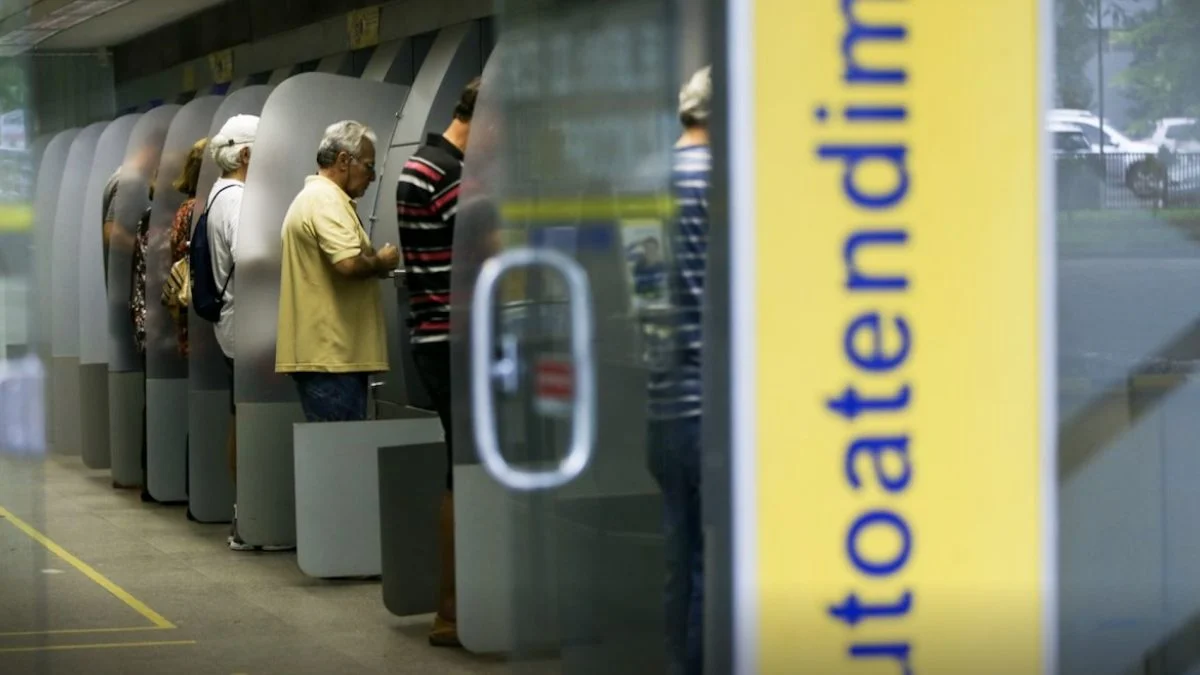 Agências bancárias fecham ao público na 2ª feira por causa do feriado