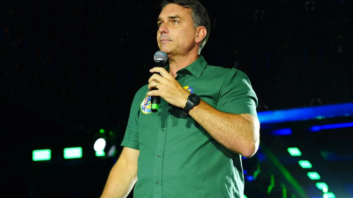 Flávio desiste de pedir anulação da vitória de Lula nas urnas