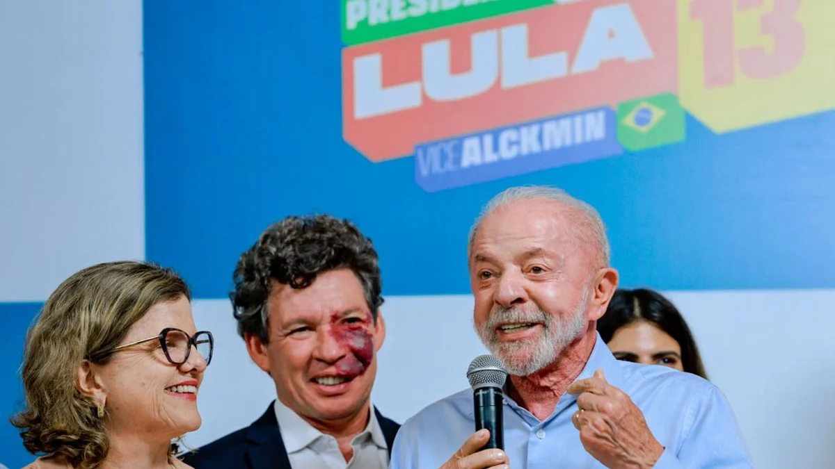 Lula diz que tesouraço de Flávio e ajuste fiscal punem os mais pobres