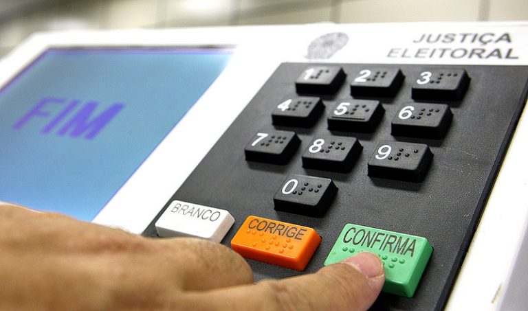 Mais de 10 milhões de eleitores optam por branco e nulo para deputado federal