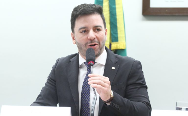 Projeto cria política de fiscalização aérea remota para combater maus-tratos a animais