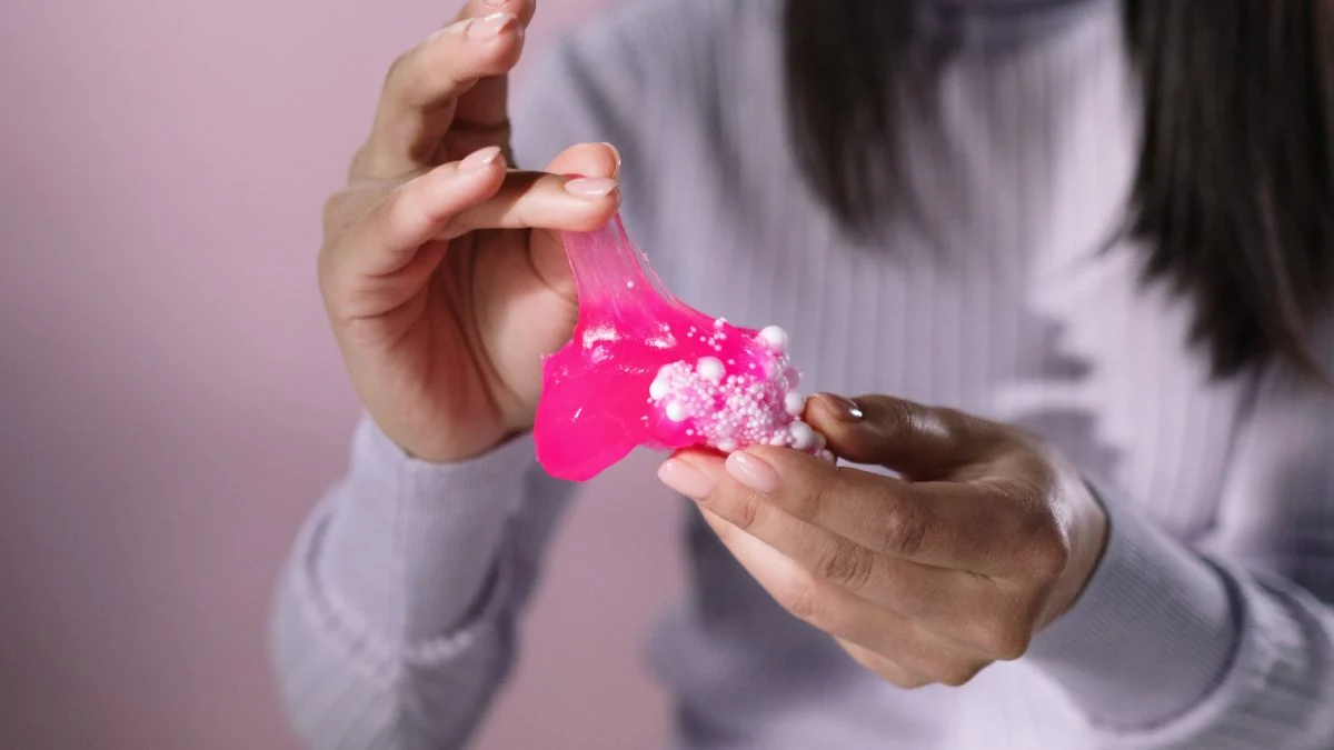 Slime com bórax pode causar intoxicação em crianças