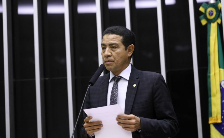Comissão aprova política nacional de inclusão e letramento digital para pessoas idosas