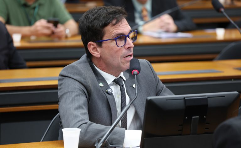 Comissão aprova proibição de patrocínio de sites pornográficos no esporte