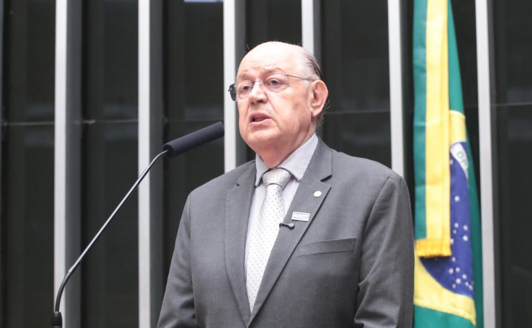 Projeto restringe participação em seleções brasileiras de futebol a atletas que atuam no país