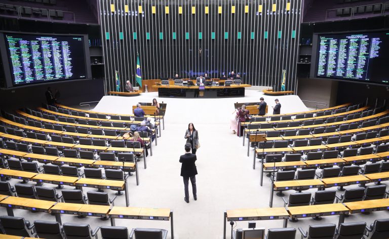 Câmara votará hoje projeto de apoio a produtores de cana-de-açúcar no Nordeste; acompanhe