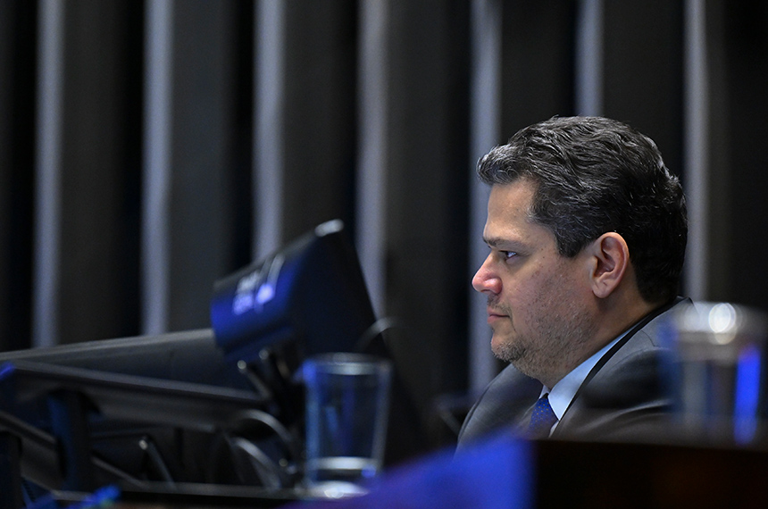 Davi prega ‘serenidade’ no debate político