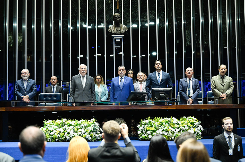 Senado celebra Dia do Médico com debate sobre a profissão