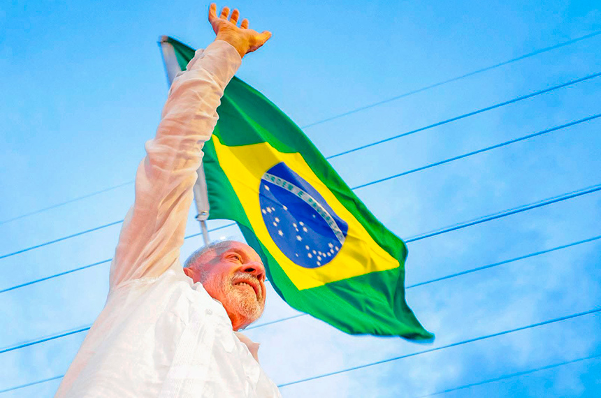 Lula é reeleito para quarto mandato de presidente