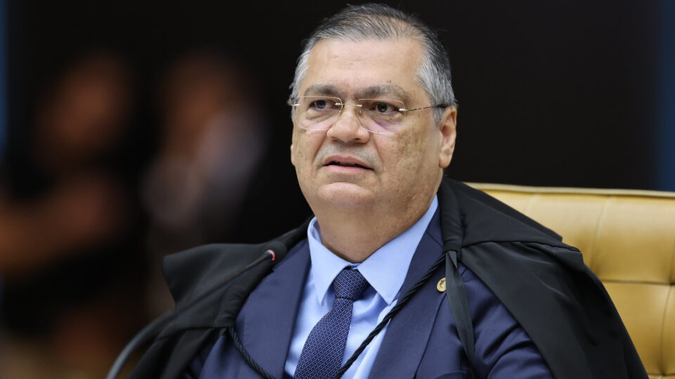 Dino propõe que PGR vigie redes enquanto Congresso não faz regulação