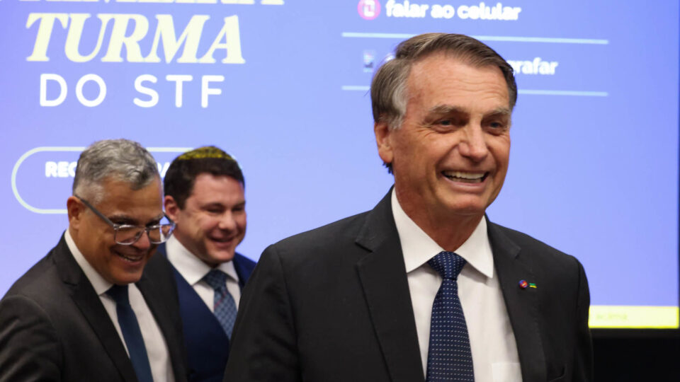Bolsonaro converte pressão de julgamento em luta contra injustiças e fortalece posição de direita