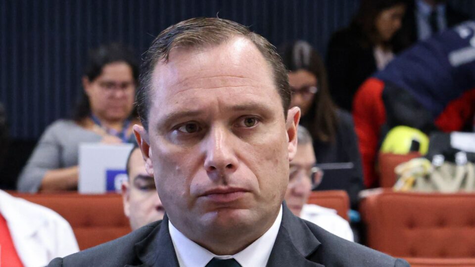 Mensagens de Cid no Instagram podem enfraquecer denúncia de golpe e ajudar Bolsonaro