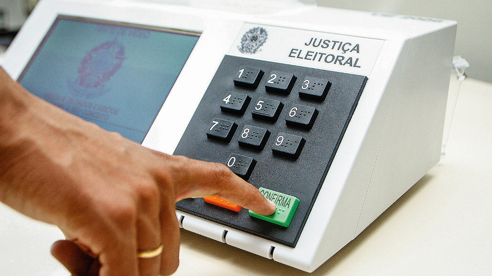 Senador aposta em parecer da PF com defesa do voto impresso para emplacá-lo em lei