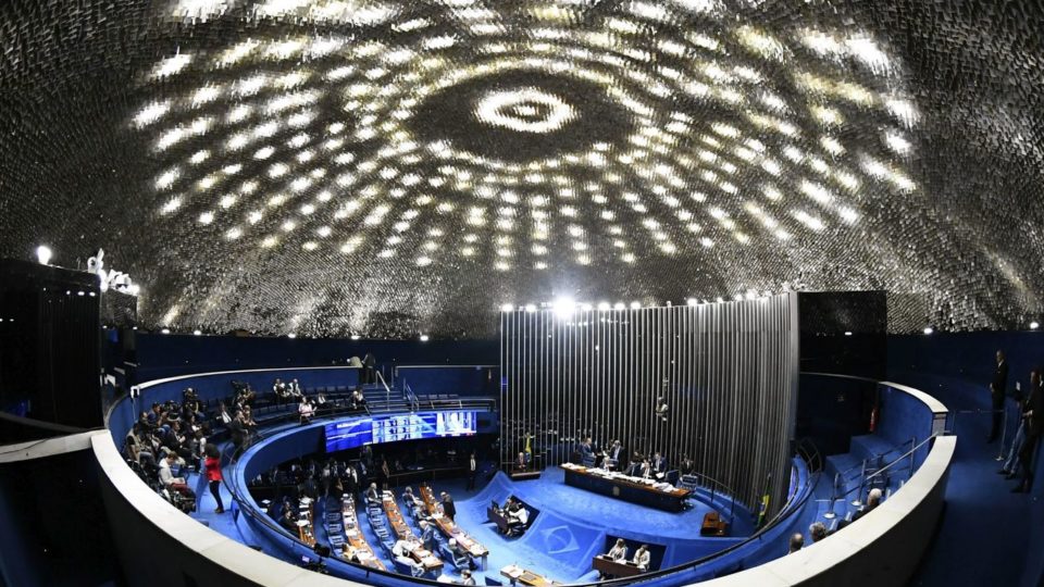 Dezessete pensionistas filhas solteiras do Senado recebem o teto remuneratório