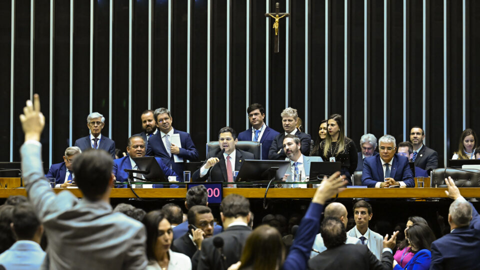 Alcolumbre cria CPMI para investigar fraudes no INSS