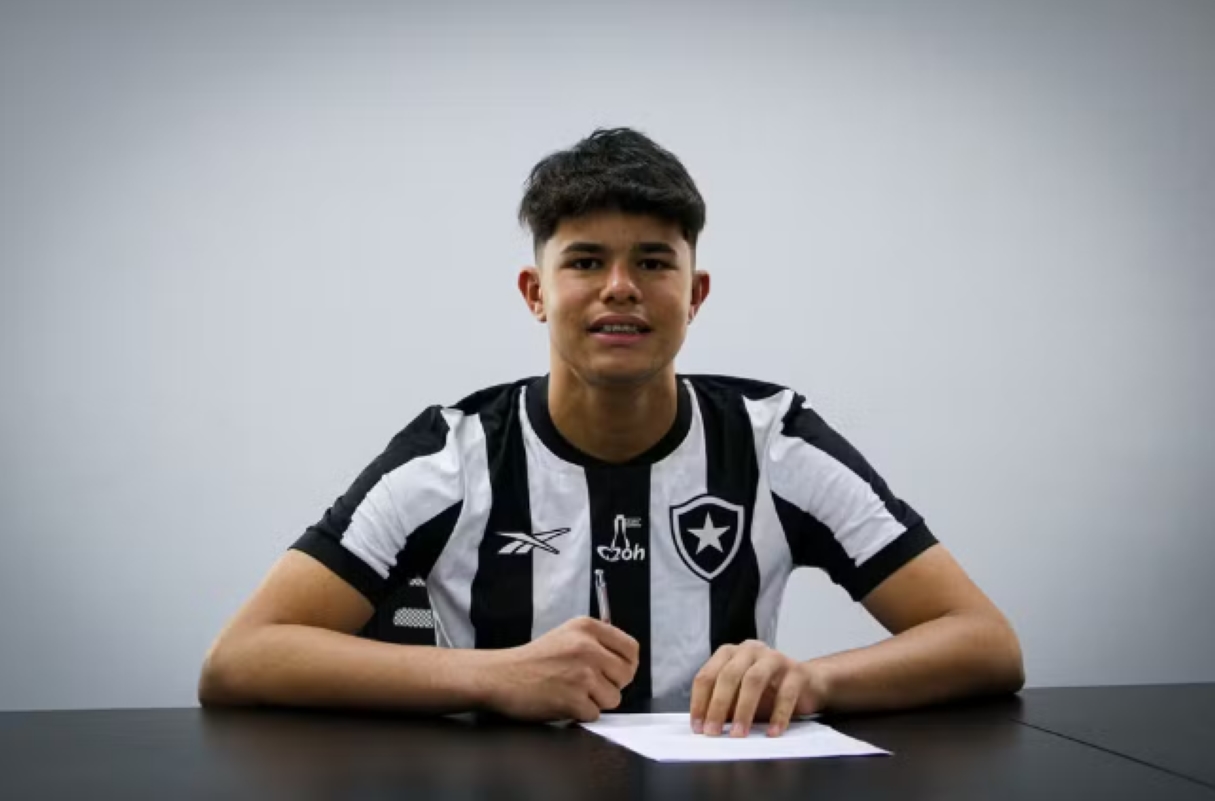 Filho de Eliza Samudio, goleiro Bruninho viaja para a Europa com o Botafogo