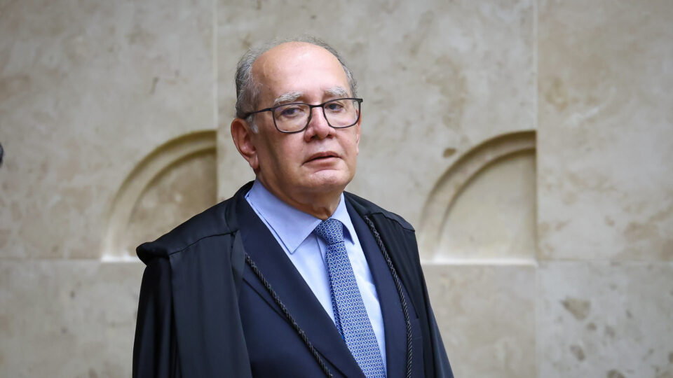 “Nós todos somos admiradores do regime chinês”, diz Gilmar Mendes em sessão que endurece censura nas redes