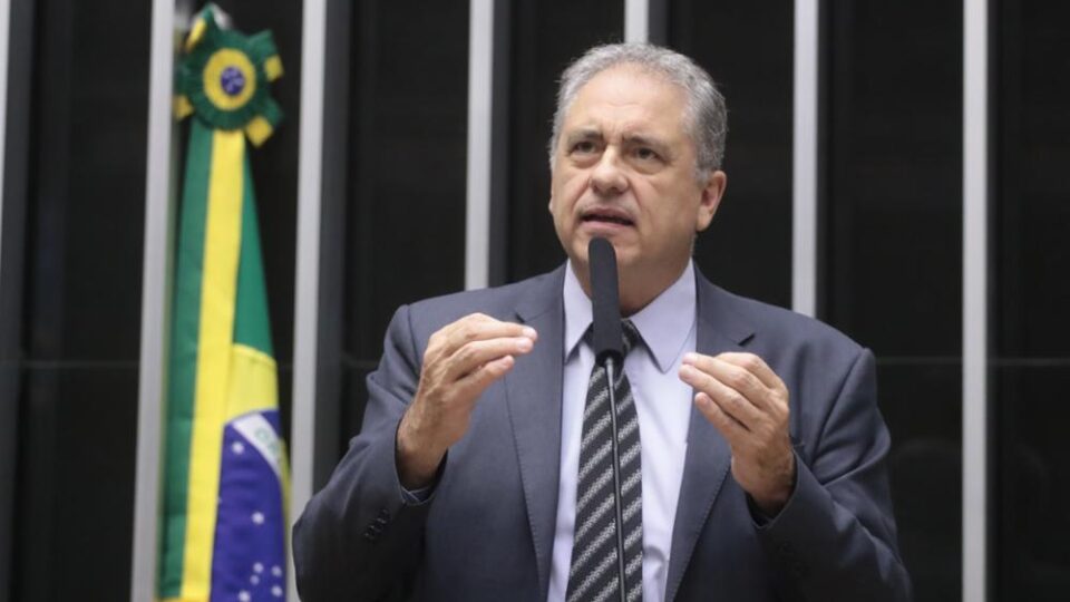 Em meio à crise do IOF, partido de Lula perde a relatoria da LDO