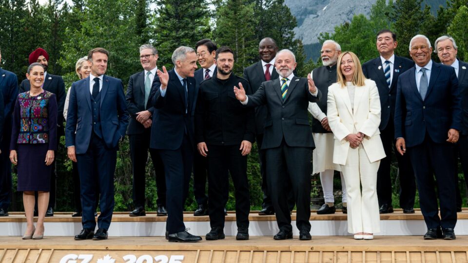 Lula comete gafes em encontro do G7 e vira alvo da oposição