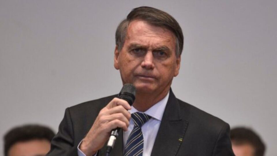 Moraes impede Bolsonaro de dar entrevistas para a imprensa divulgadas nas redes