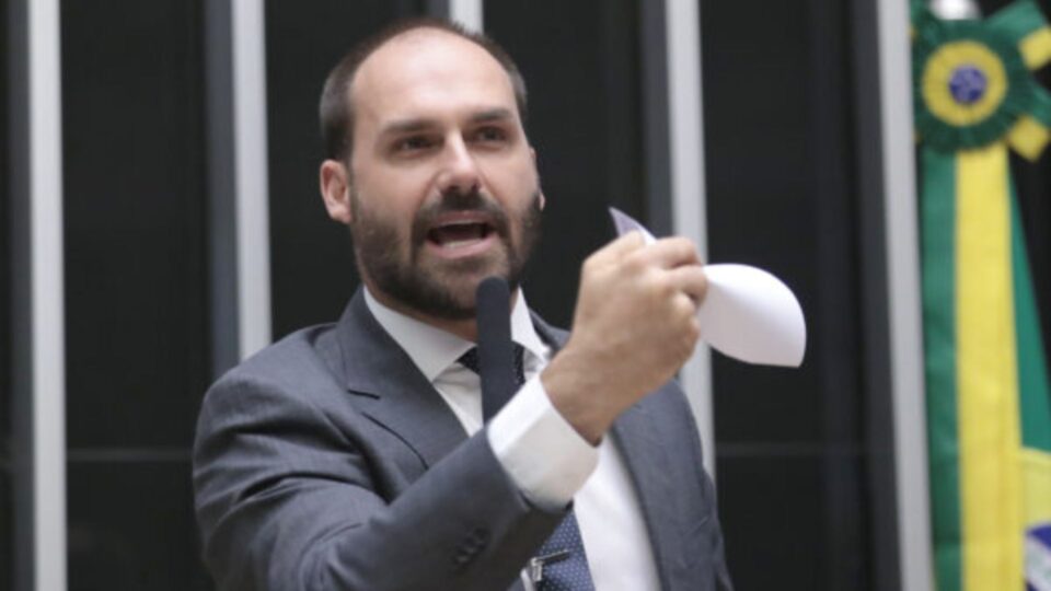 Eduardo Bolsonaro diz que ida de senadores aos EUA “desrespeita Trump”