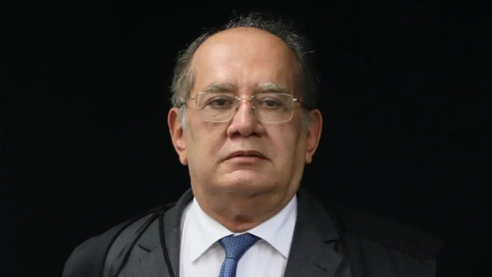 Oposição protocola pedido de impeachment de Gilmar Mendes por conflito de interesses