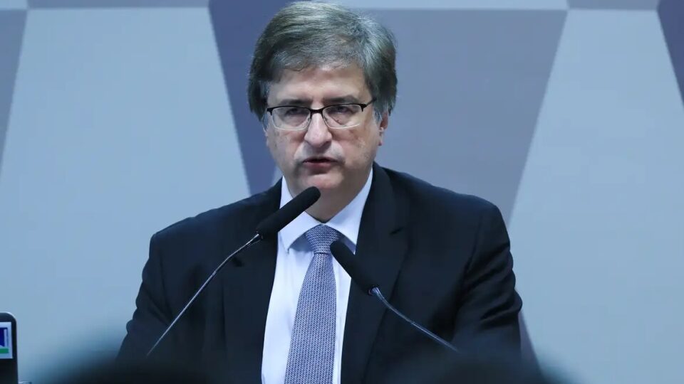 PGR arquiva investigação contra Lupi e ministro da Previdência por fraudes no INSS