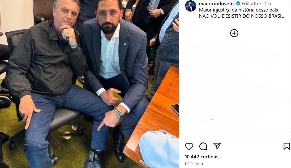 Bolsonaro mostra tornozeleira eletrônica e diz que aparelho é “máxima humilhação”