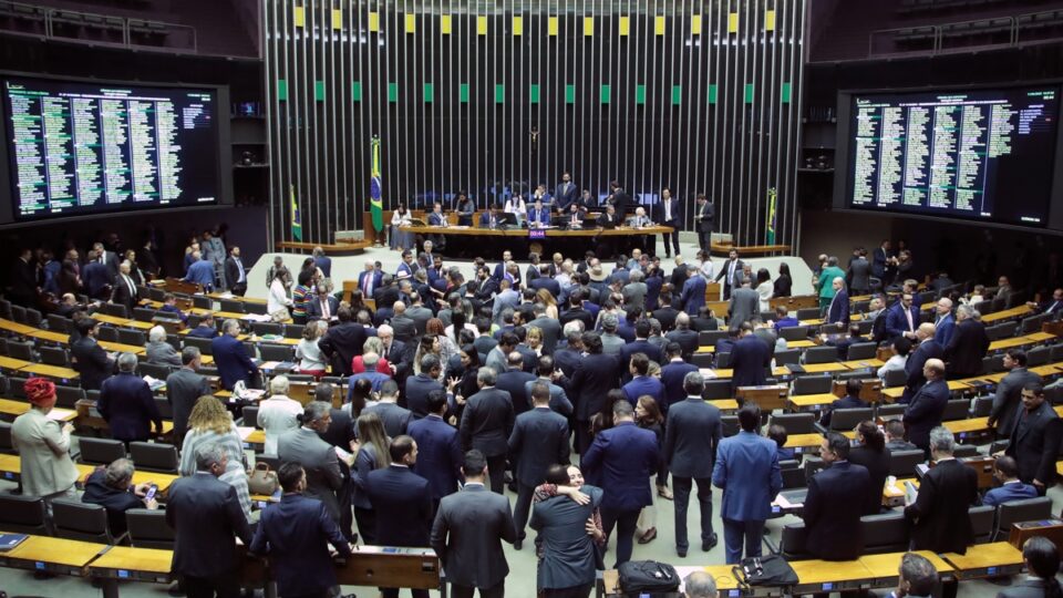 Partidos formam consenso para Câmara se posicionar contra Trump; PL fica de fora, diz líder