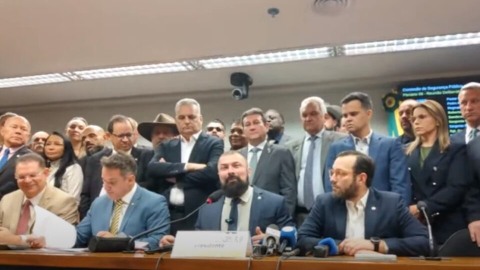 Oposição critica ordem de Motta para cancelar sessões e diz que convocará protesto nas ruas