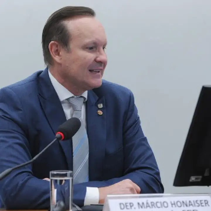 Comissão aprova projeto para destinar multas de trânsito para habilitação de pais de pessoa com deficiência