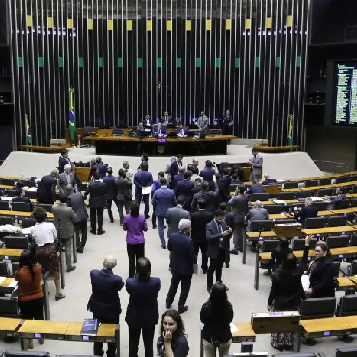Deputados analisam projeto que altera regras de licenciamento ambiental; acompanhe
