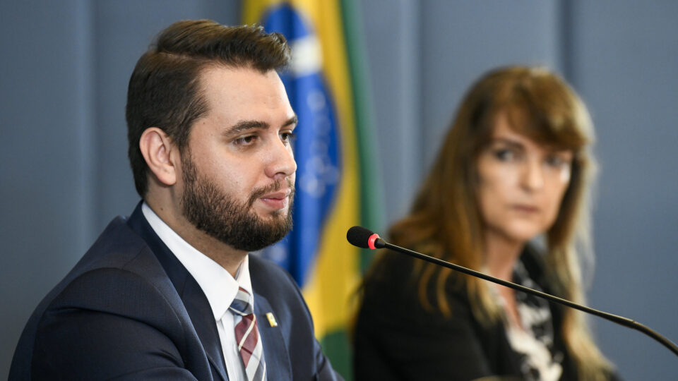 Delegado da PF diz que suposta viagem de Filipe Martins aos EUA não motivou prisão