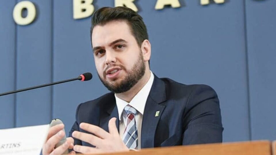 Embaixador nega viagem de Filipe Martins no avião presidencial com Bolsonaro