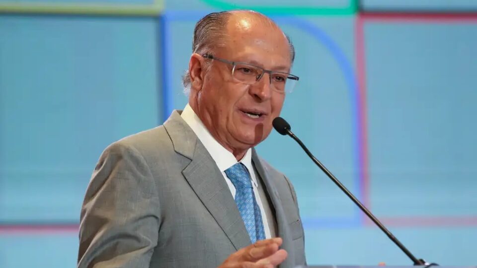 Alckmin diz que “clã Bolsonaro trabalhou e continua trabalhando” contra o povo brasileiro