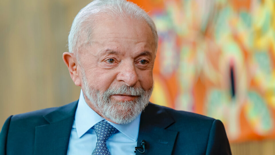 Lula escolhe aliados de Dino e Moraes como novos ministros do TSE