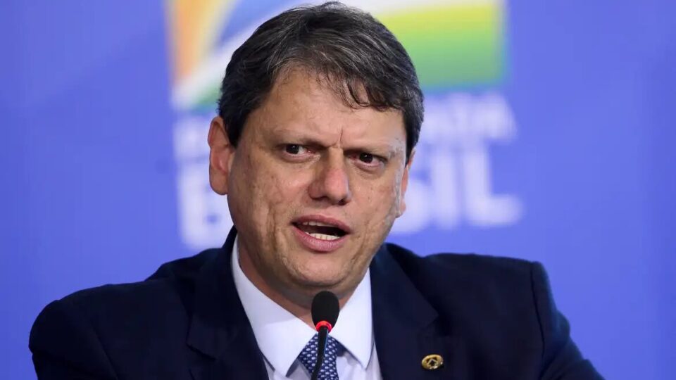 Tarcísio de Freitas projeta “40 anos em quatro” e defende corte de ministérios