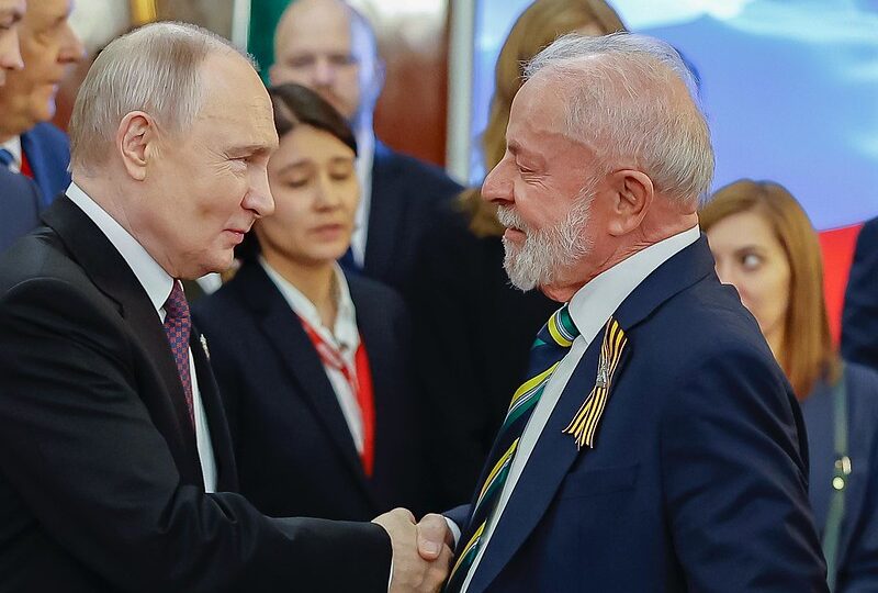Putin fala com Lula antes de reunião com Trump e reforça a coordenação do Brics