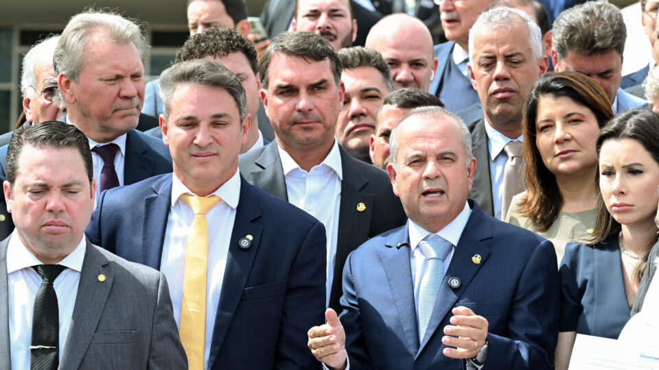 Escalada da crise com os EUA desafia Congresso Nacional a romper seu impasse e reagir