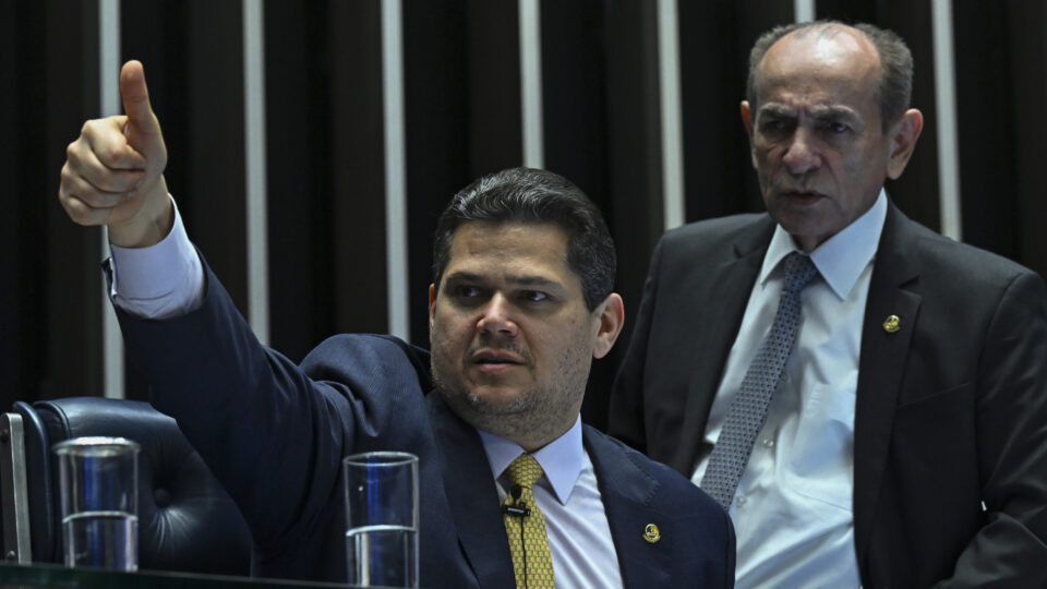 Senado adia votação da PEC que limita pagamento de precatórios